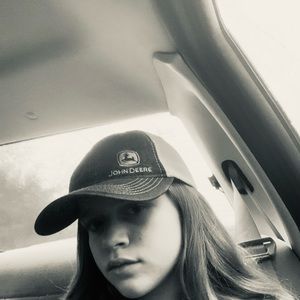 Meet your Posher, Carly